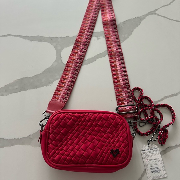Elegant Red Woven Crossbody Bag - Picture 6 of 10